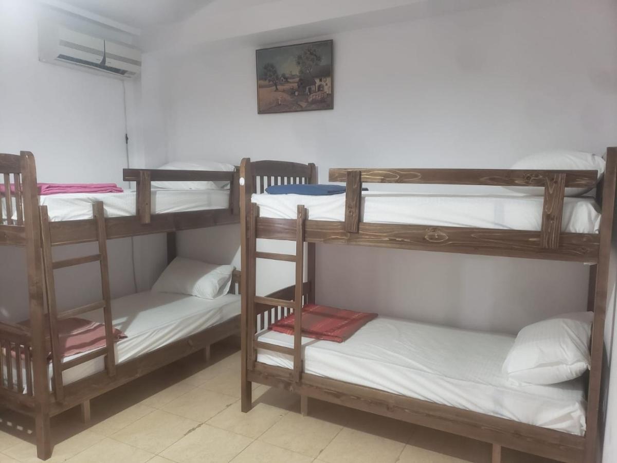 Hostel Split Rock Tirana Kültér fotó