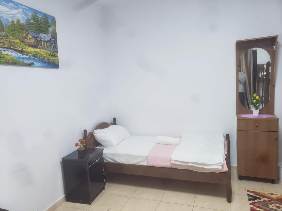 Hostel Split Rock Tirana Kültér fotó