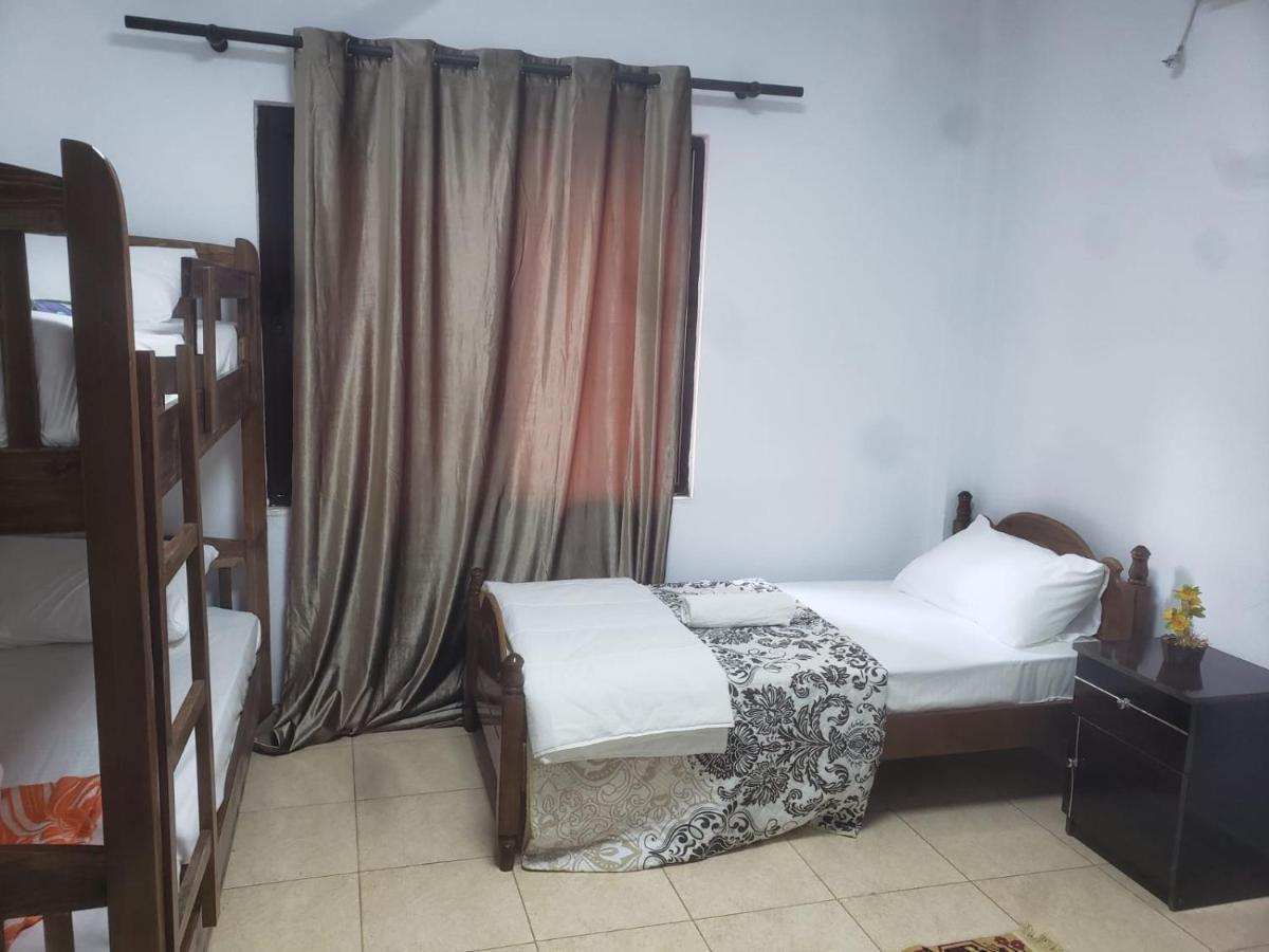 Hostel Split Rock Tirana Kültér fotó