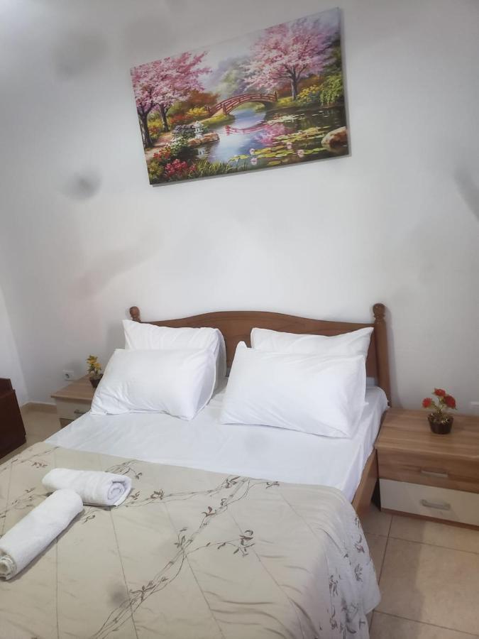 Hostel Split Rock Tirana Kültér fotó
