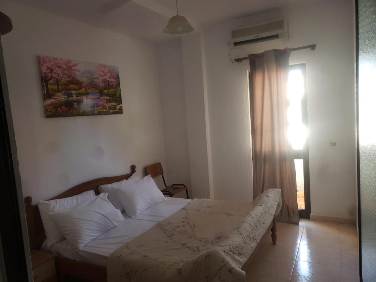 Hostel Split Rock Tirana Kültér fotó