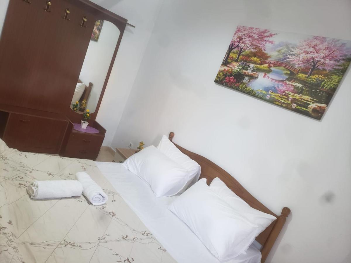 Hostel Split Rock Tirana Kültér fotó