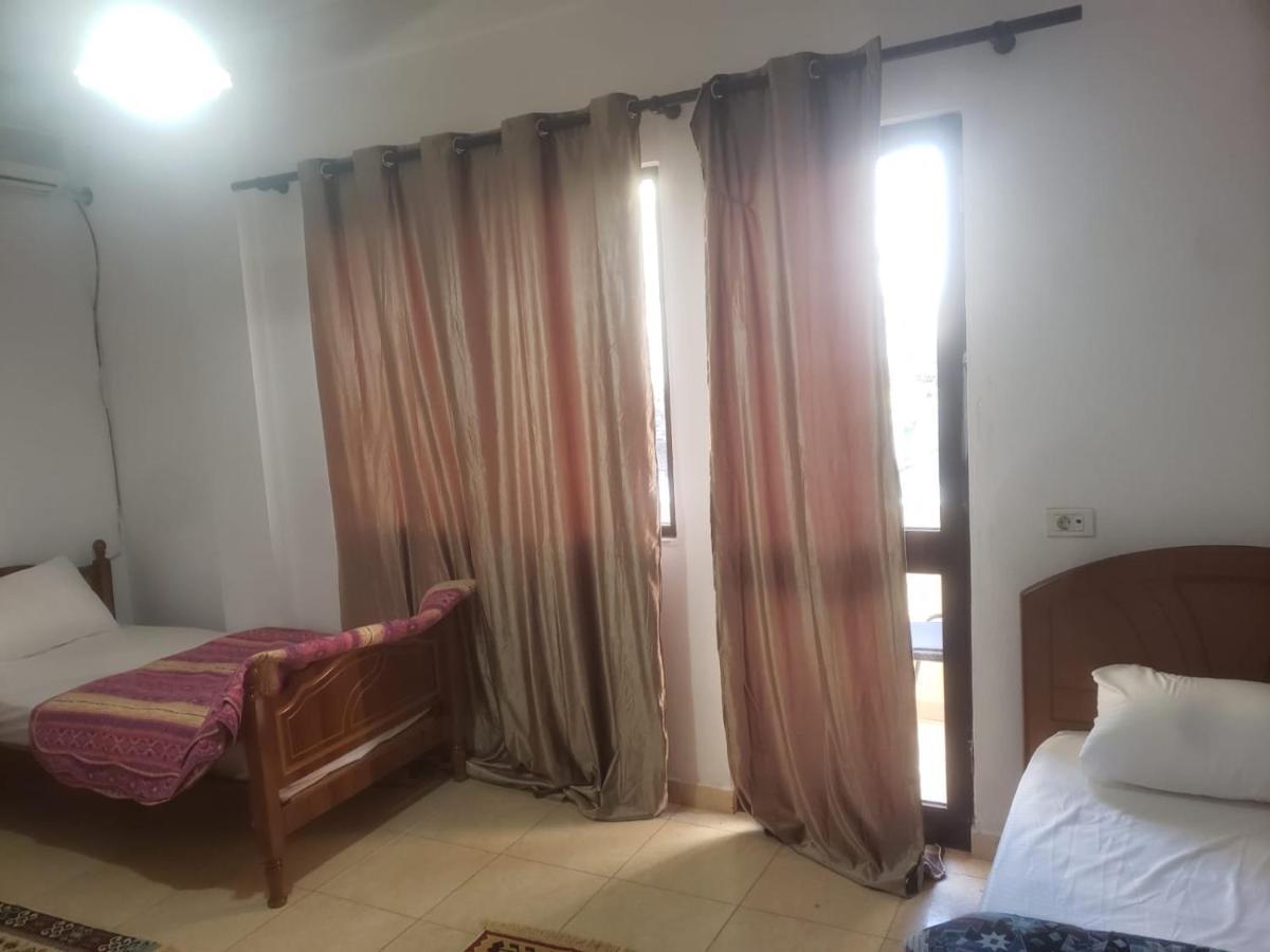 Hostel Split Rock Tirana Kültér fotó