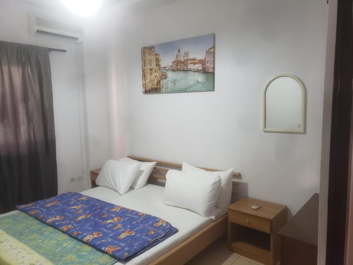 Hostel Split Rock Tirana Kültér fotó