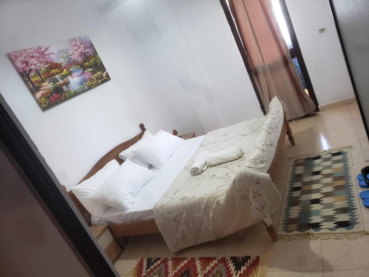 Hostel Split Rock Tirana Kültér fotó