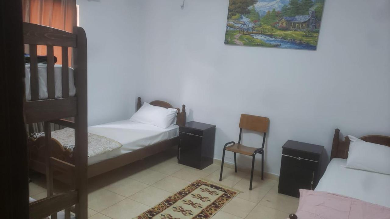 Hostel Split Rock Tirana Kültér fotó